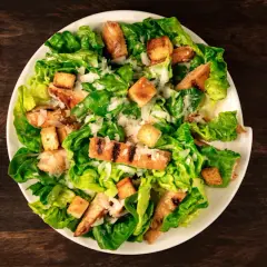 Ingrédients de la salade César : ce que vous devez savoir pour réussir