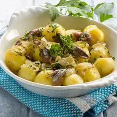 Recette de salade pomme de terre anchois : une entrée légère et savoureuse