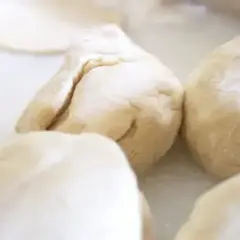 Ingrédients essentiels pour une pâte samoussa parfaite à la maison