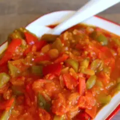 Ingrédients de la piperade : les secrets d'une recette réussie