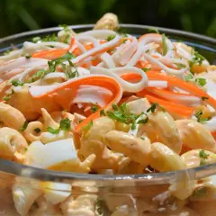 Recette de salade de surimi délicieuse et facile à préparer