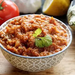 Recette zaalouk aubergine grillée : un plat savoureux et réconfortant