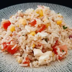 Des recettes de salade de riz sans thon pour des repas savoureux