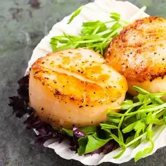 Recette de salade de Saint-Jacques au vinaigre balsamique facile et délicieuse