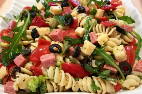 Recette facile de salade de pâtes italienne délicieuse et rafraîchissante