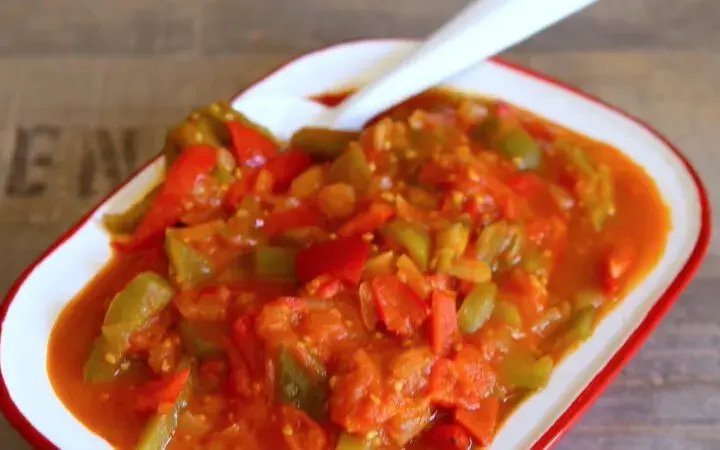 Ingrédients de la piperade : les secrets d'une recette réussie