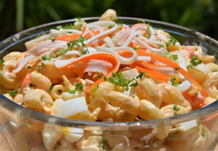 Recette de salade de surimi délicieuse et facile à préparer