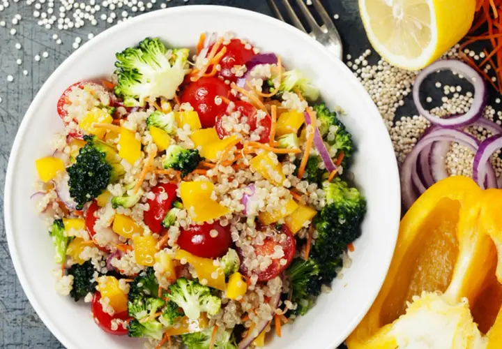 Salade de quinoa repas : une recette saine et délicieuse à essayer