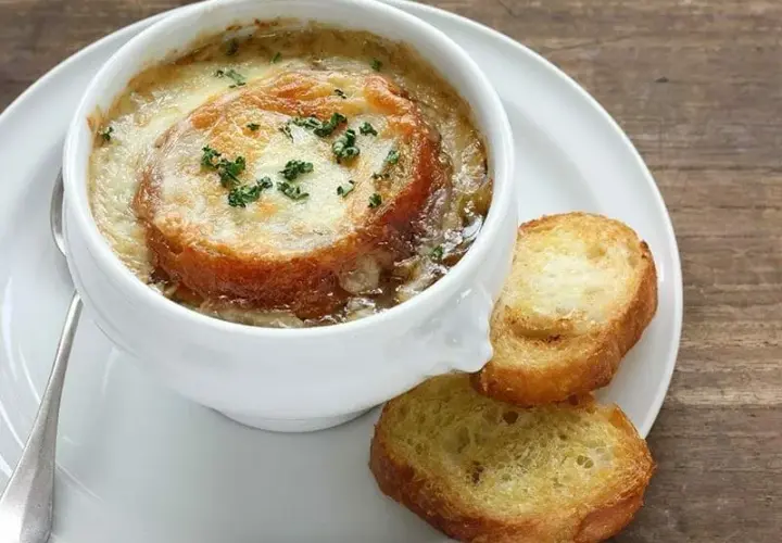 Recette facile de soupe à l'oignon au Thermomix pour un repas réconfortant