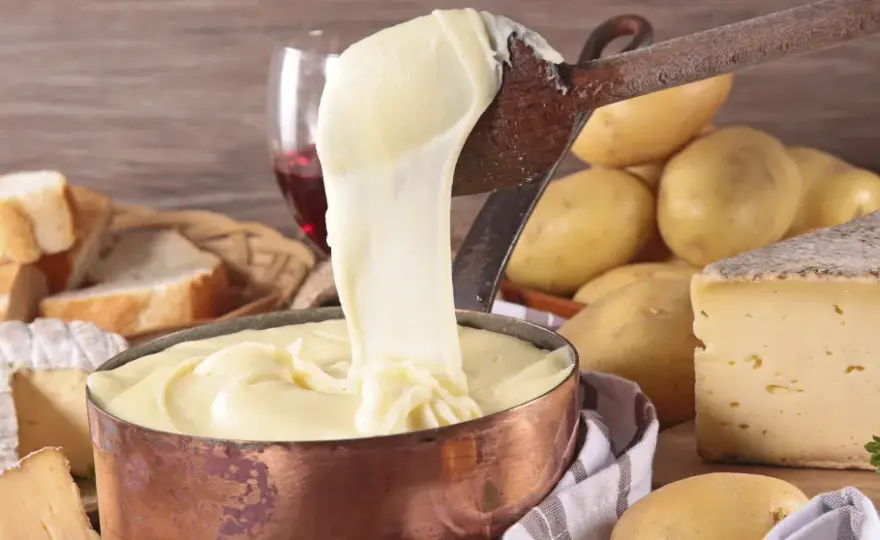 Ingrédients essentiels pour réussir un aligot traditionnel savoureux