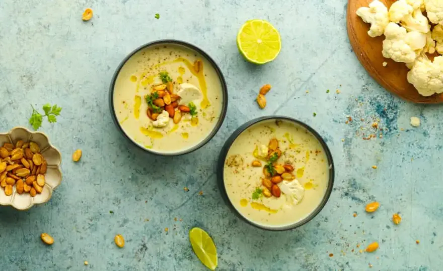 Recette de soupe chou-fleur lait de coco crémeuse et réconfortante