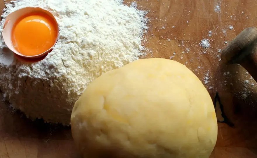 Ingrédients essentiels pour réussir votre pâte brisée parfaite