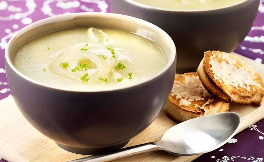 Recette soupe à l'oignon simple : savourez un plat réconfortant rapidement