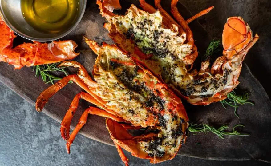 Accompagnement langouste grillée : 10 idées savoureuses à ne pas manquer
