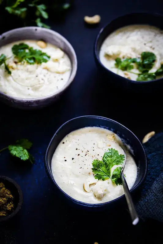 Zdjęcie Recette de soupe chou-fleur lait de coco crémeuse et réconfortante
