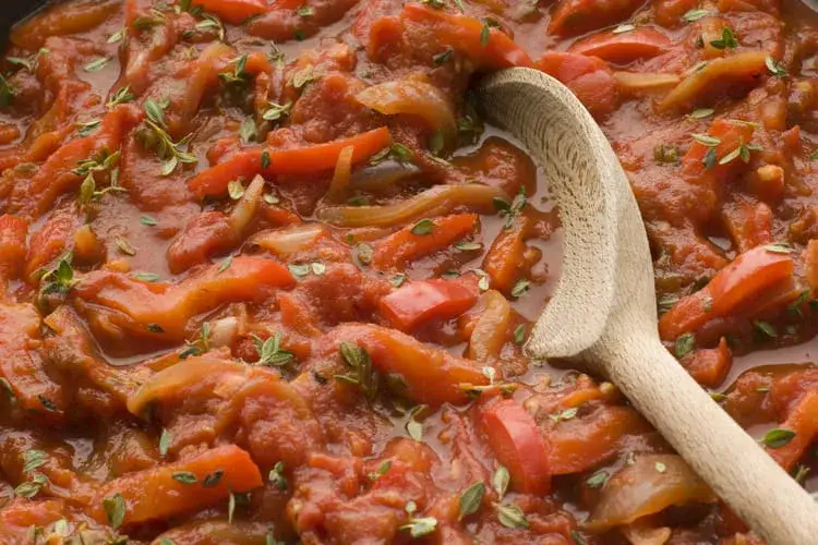 Zdjęcie Ingrédients de la piperade : les secrets d'une recette réussie