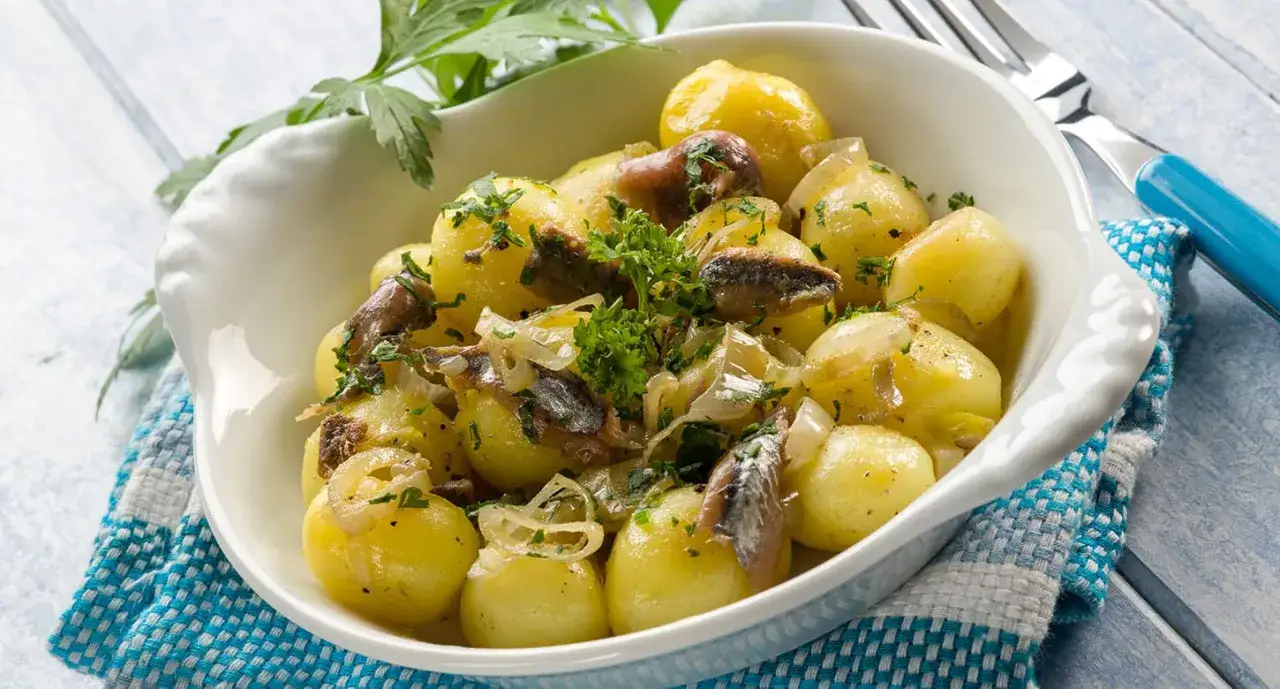 Zdjęcie Recette de salade pomme de terre anchois : une entrée légère et savoureuse